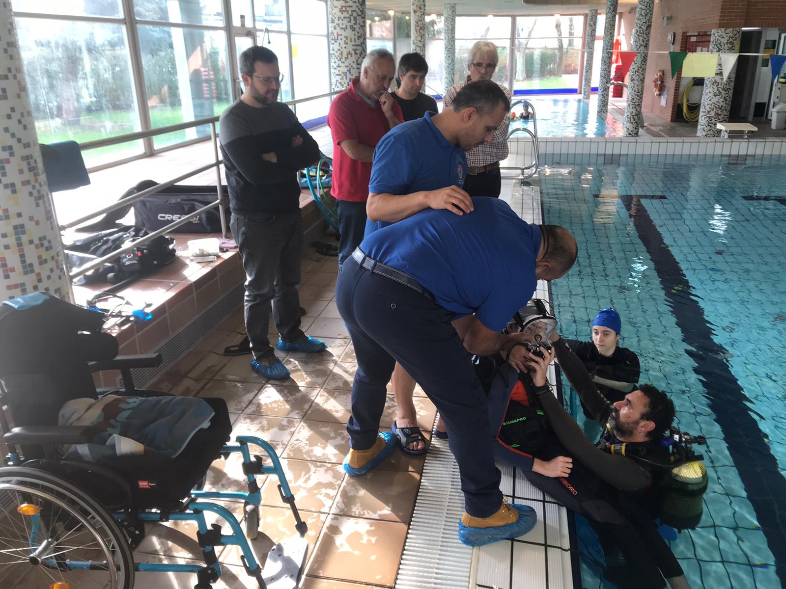 Encuentro entre la Federación Española y Navarra de Actividades Subacuáticas para impulsar la creación de un proyecto pionero de Buceo Adaptado